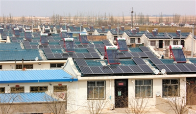 福建永安市通過(guò)發(fā)展光伏發(fā)電增收項(xiàng)目和養(yǎng)蜂產(chǎn)業(yè)致富