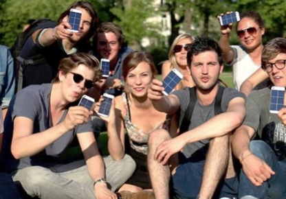 太陽(yáng)能手機(jī)電池問(wèn)世