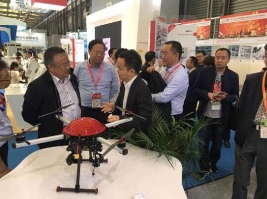 新品發(fā)布，無人機(jī)展示     金鴻泰驚艷亮相SNEC 2017