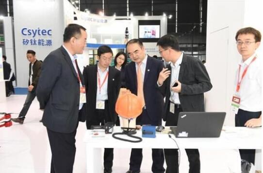 新品發(fā)布，無人機(jī)展示     金鴻泰驚艷亮相SNEC 2017