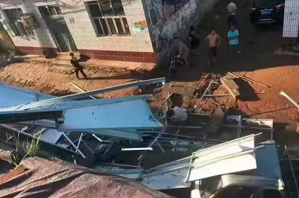 又見光伏電站被大風掀飛，這樣做可能會讓你避免損失！