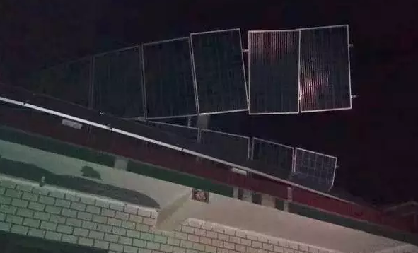 又見光伏電站被大風掀飛，這樣做可能會讓你避免損失！