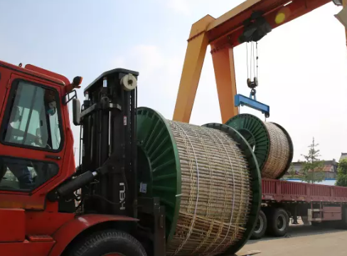 高溫&ldquo;大考&rdquo; 中天科技員工堅守光伏運(yùn)維一線