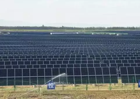 光伏電站不僅能發(fā)電，還能治沙！