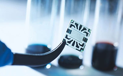 想讓太陽能電池板變透明？用上石墨烯吧