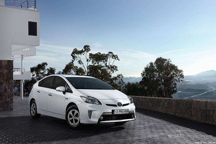 為什么新能源汽車不利用太陽能發(fā)電給車充電？