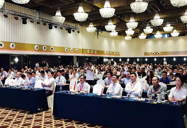 首航新能源出席第二屆中國(guó)光伏扶貧研討會(huì) 就河南扶貧市場(chǎng)逆變器選型作重要講話