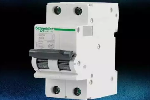 光伏發(fā)電系統(tǒng)中，空氣開(kāi)關(guān)和漏電開(kāi)關(guān)哪個(gè)更好？可以互相取代嗎？