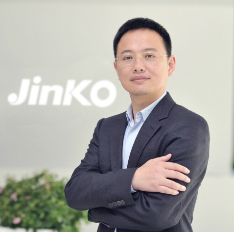 三次絕處逢生，11年后更以200億登頂，他憑一己之力改變了一個行業(yè)！