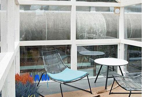 芬蘭現(xiàn)&ldquo;長棍&rdquo;建筑 屋頂配太陽能發(fā)電站