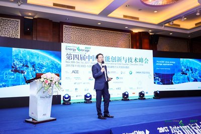 李衛(wèi)春圍繞儲(chǔ)能商業(yè)化實(shí)踐，就&ldquo;PV+ESS&rdquo;服務(wù)模式進(jìn)行了主題演講