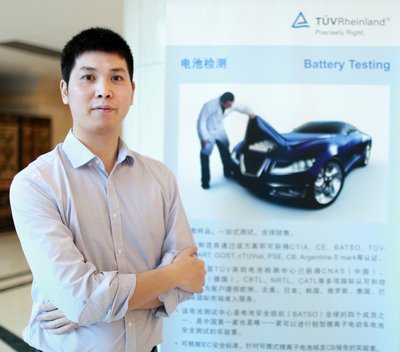 李衛(wèi)春圍繞儲(chǔ)能商業(yè)化實(shí)踐，就&ldquo;PV+ESS&rdquo;服務(wù)模式進(jìn)行了主題演講