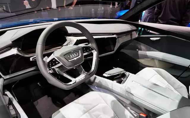 奧迪+漢能光伏車頂：Q6純電動(dòng)Suv將上市、48萬(wàn)+續(xù)航500km...