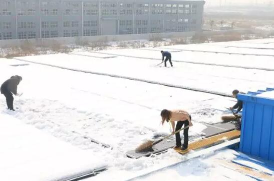 1MW屋頂光伏電站如何除雪？這個業(yè)主的建議真好！