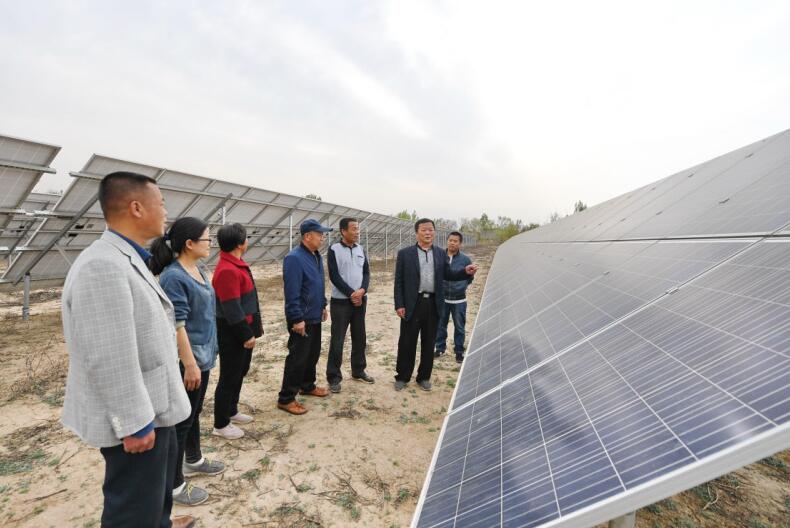 荒地升起的&ldquo;金色陽(yáng)光&rdquo; 河北探索光伏扶貧新路