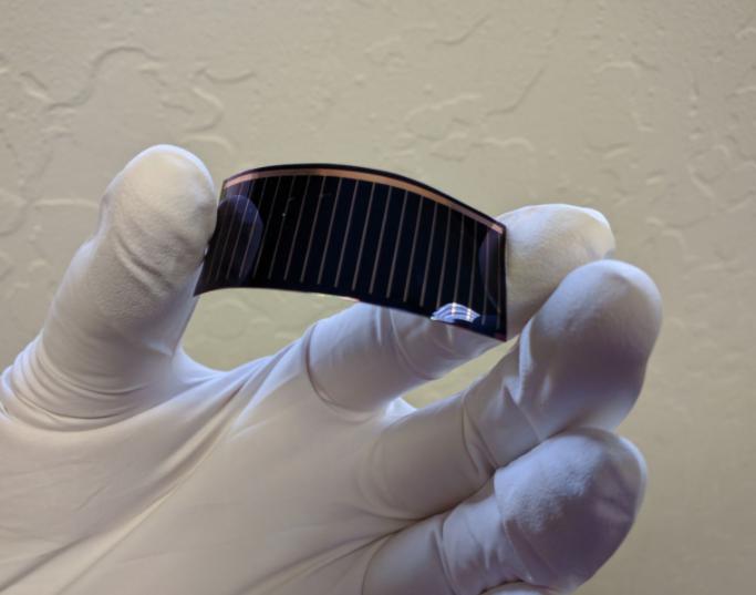 減重40% 阿爾塔設(shè)備公司發(fā)布第四代太陽能電池技術(shù)