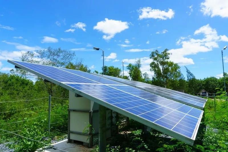 光伏逆變器太燙手？你需要給它散散熱了！