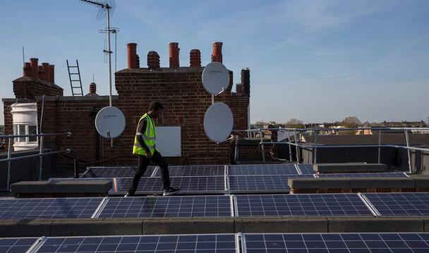 英國(guó)太陽(yáng)能有多能？上周六午后1小時(shí)光伏發(fā)電比例超過(guò)燃?xì)獍l(fā)電!