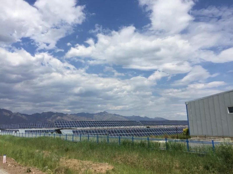 光伏電站組件清洗：人工一小時，他只要一分鐘？