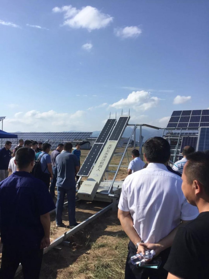光伏電站組件清洗：人工一小時，他只要一分鐘？