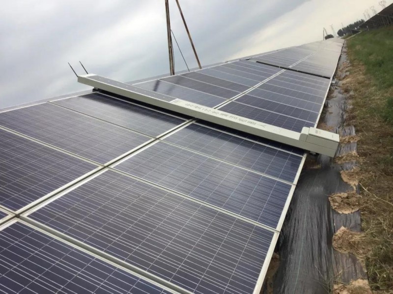 光伏電站組件清洗：人工一小時，他只要一分鐘？