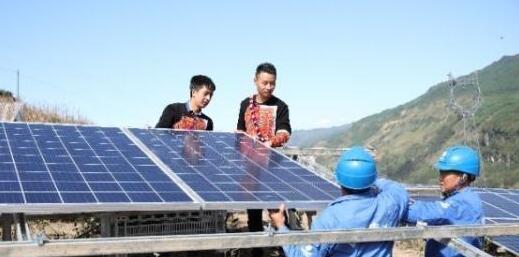 四川小涼山光伏扶貧服務隊：讓鄉(xiāng)親們的&ldquo;陽光存折&rdquo;鼓起來