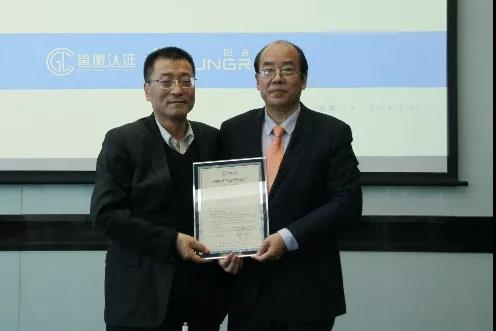 鑒衡向陽光電源、華為、禾望頒發(fā)國內(nèi)首批逆變器新能標認證證書